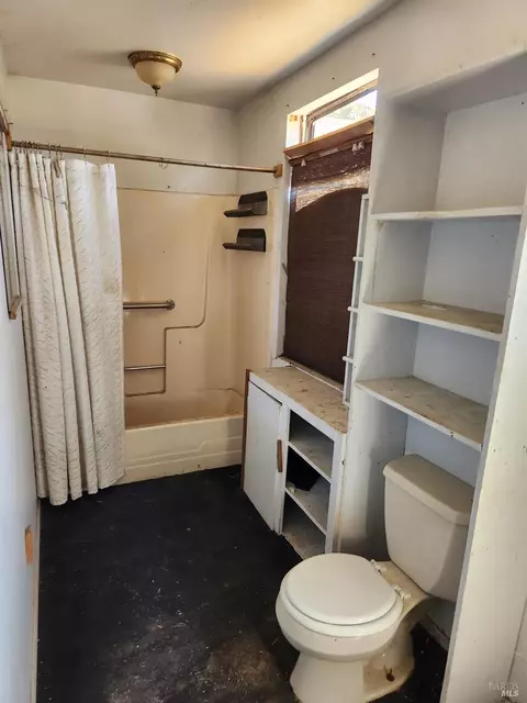 Bath - 303 Lemon St, Vallejo, CA 94590 photo 1 of 2