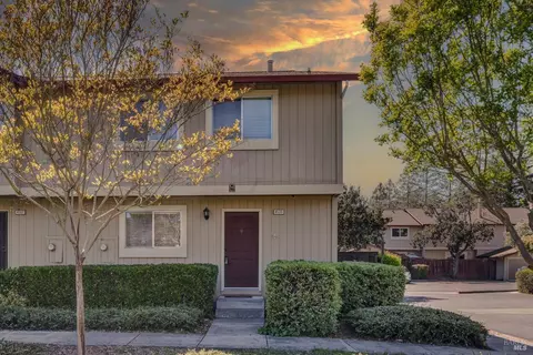 4535 Harbor Ln, Rohnert Park, CA 94928