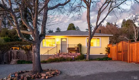 50 Chapman Ln, Petaluma, CA 94952