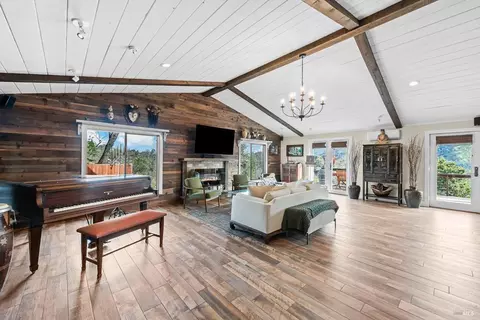 Living - 26 Sorrell Ct, Napa, CA 94558 photo 2 of 6