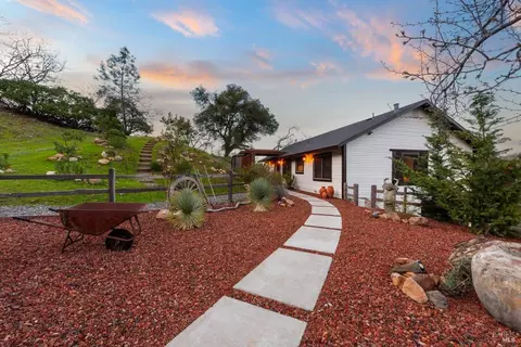 Exterior - 26 Sorrell Ct, Napa, CA 94558 photo 28 of 36