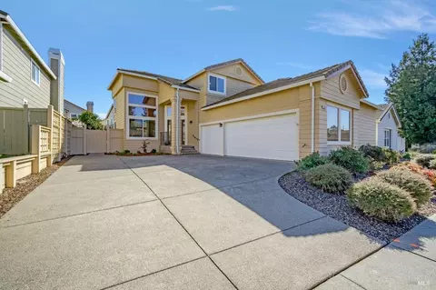 1822 Rainier Cir, Petaluma, CA 94954