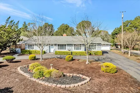 4815 Bridle Trl, Santa Rosa, CA 95409