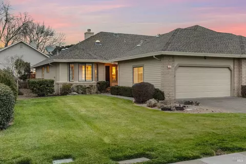 8391 Oakmont Dr, Santa Rosa, CA 95409