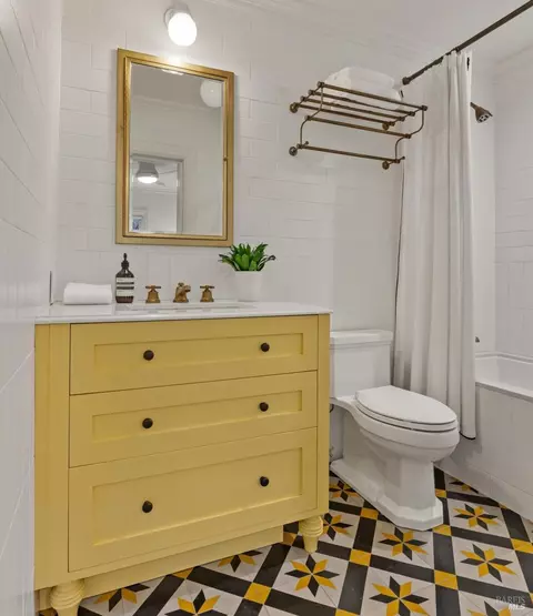 Bath - 65 Poplar Ave, Ross, CA 94957 photo 5 of 9