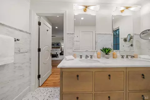 Bath - 65 Poplar Ave, Ross, CA 94957 photo 2 of 9
