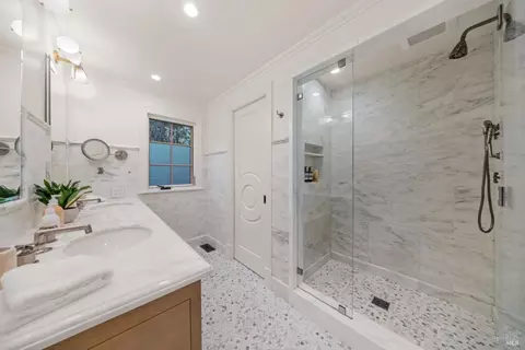 Bath - 65 Poplar Ave, Ross, CA 94957 photo 3 of 9