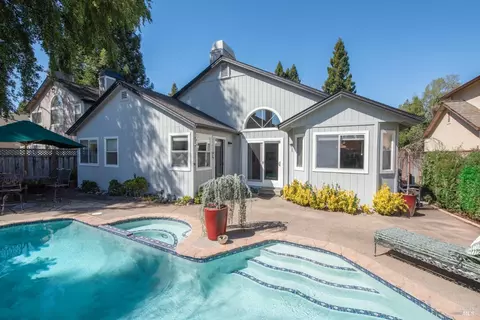 5092 Deerwood Dr, Santa Rosa, CA 95403
