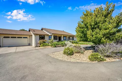 1096 Red Tail Rd, Healdsburg, CA 95448 photo 3