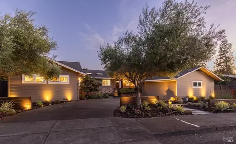 712 Bianca Ln, Healdsburg, CA 95448
