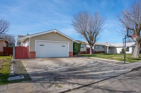 811 Rolling Green Dr, Rio Vista, CA 94571