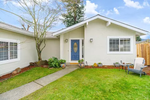 15 Mendocino Ln, Novato, CA 94947