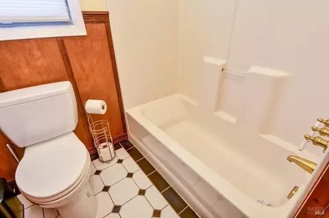 Bath - 1321 Nebraska St, Vallejo, CA 94590 photo 6 of 6