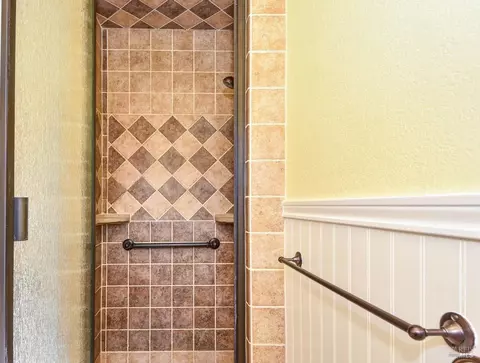 Bath - 1321 Nebraska St, Vallejo, CA 94590 photo 2 of 6