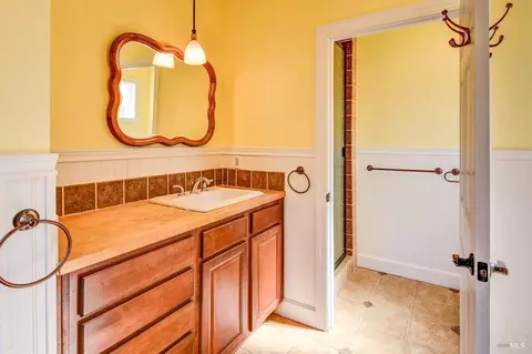 Bath - 1321 Nebraska St, Vallejo, CA 94590 photo 1 of 6