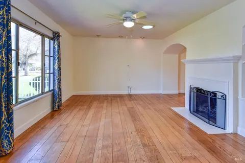 Living - 1321 Nebraska St, Vallejo, CA 94590 photo 3 of 5