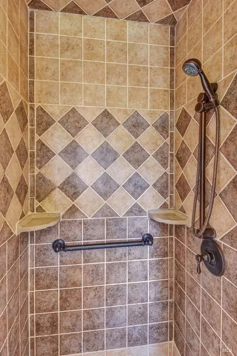 Bath - 1321 Nebraska St, Vallejo, CA 94590 photo 4 of 6