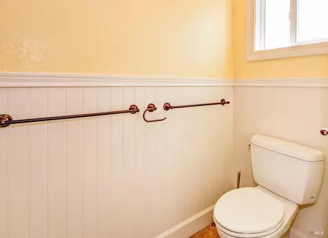 Bath - 1321 Nebraska St, Vallejo, CA 94590 photo 3 of 6