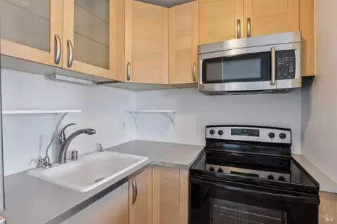 Kitchen - 95 Anchorage Rd #95, Sausalito, CA 94965 photo 3 of 3