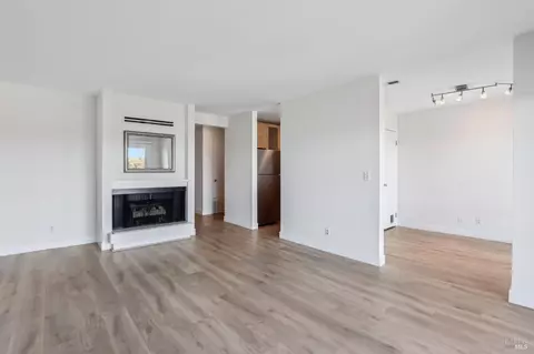 Living - 95 Anchorage Rd #95, Sausalito, CA 94965 photo 3 of 4