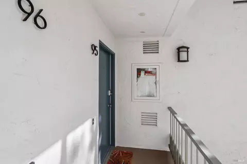 Entry Way - 95 Anchorage Rd #95, Sausalito, CA 94965 photo 2 of 2
