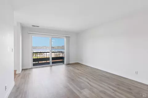 Living - 95 Anchorage Rd #95, Sausalito, CA 94965 photo 1 of 4