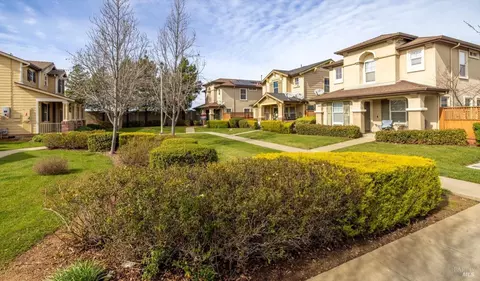 3056 Puffin Cir, Fairfield, CA 94533 photo 2