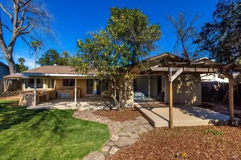 354 Evergreen Dr, Vacaville, CA 95688