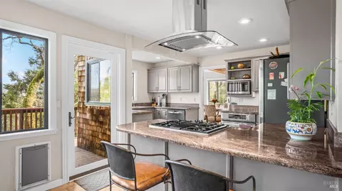 Kitchen - 170 Oak Ave, San Anselmo, CA 94960 photo 6 of 8