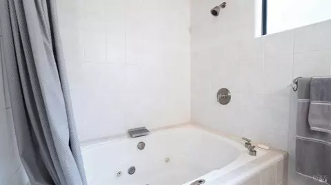 Bath - 170 Oak Ave, San Anselmo, CA 94960 photo 6 of 6