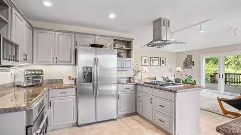 Kitchen - 170 Oak Ave, San Anselmo, CA 94960 photo 2 of 8