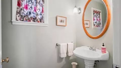 Bath - 170 Oak Ave, San Anselmo, CA 94960 photo 1 of 6