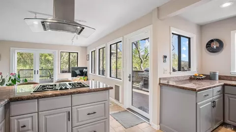 Kitchen - 170 Oak Ave, San Anselmo, CA 94960 photo 7 of 8