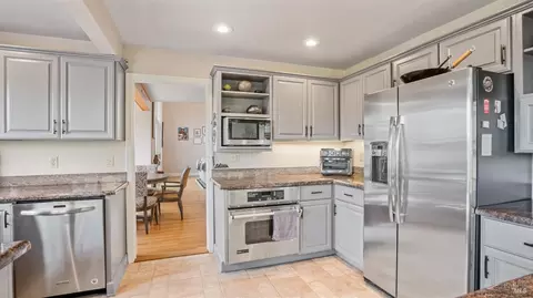 Kitchen - 170 Oak Ave, San Anselmo, CA 94960 photo 5 of 8