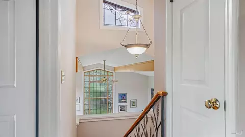 Entry Way - 170 Oak Ave, San Anselmo, CA 94960 photo 3 of 4