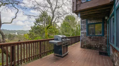 Exterior - 170 Oak Ave, San Anselmo, CA 94960 photo 10 of 29