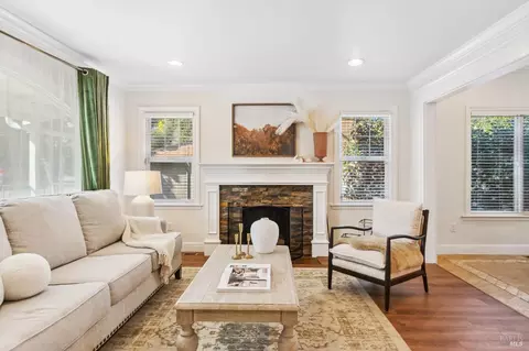 Living - 211 Gilger Ave, Martinez, CA 94553 photo 1 of 5