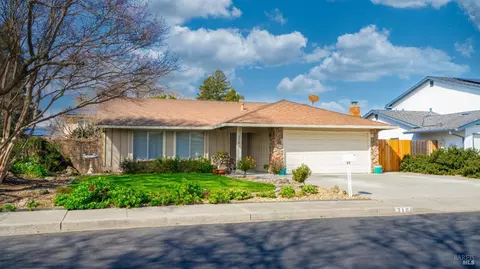 318 Lance Dr, Vacaville, CA 95687