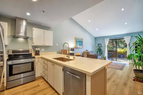35 Arbor Ct, Cotati, CA 94931