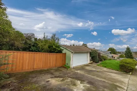 215 Arguello Ave, Vallejo, CA 94591 photo 2