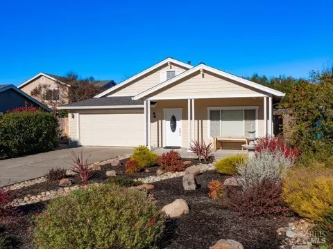 111 Philip Dr, Healdsburg, CA 95448