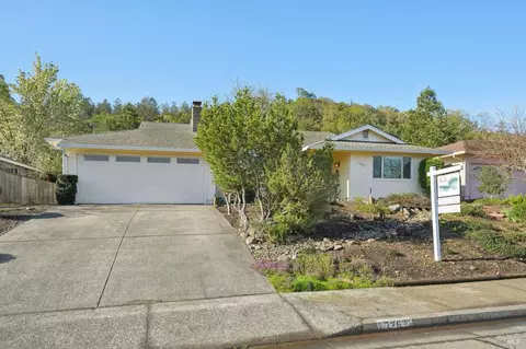 7262 Oakmont Dr, Santa Rosa, CA 95409