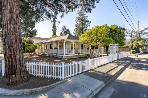 905 Allison Ave, Saint Helena, CA 94574