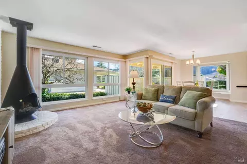 210 White Oak Dr, Santa Rosa, CA 95409