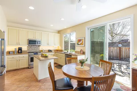 8735 Holly Leaf Dr, Windsor, CA 95492 photo 18