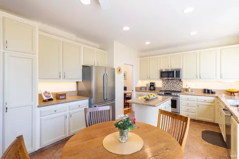 8735 Holly Leaf Dr, Windsor, CA 95492 photo 17