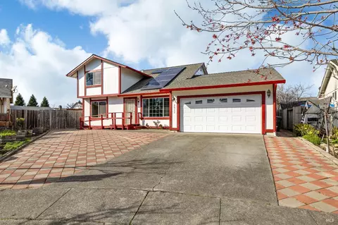 2517 Stephanie Ct W, Santa Rosa, CA 95407