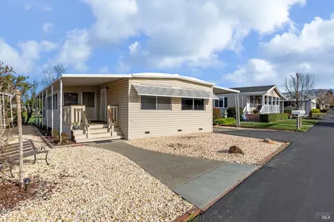 109 Oakwood Dr, Petaluma, CA 94954