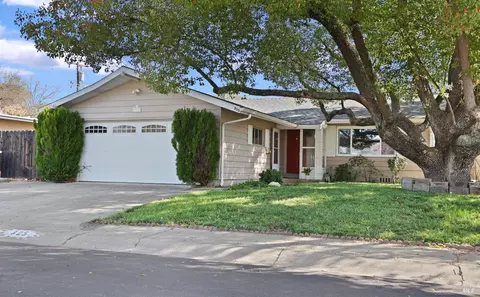 325 Plum St, Vacaville, CA 95688