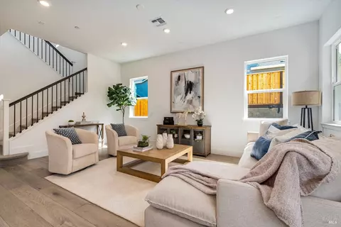 Living - 103 Grace Ln, Napa, CA 94559 photo 3 of 4